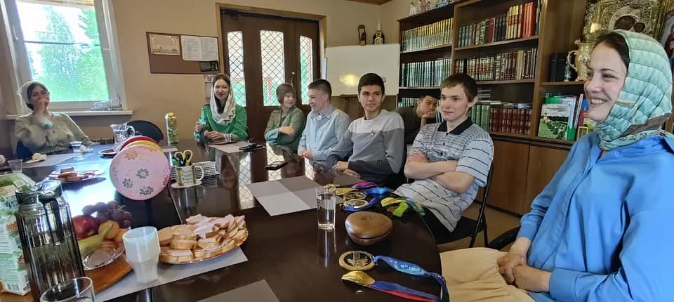 В день Святой Троицы на очередную встречу нашей молодёжной группы "ПроСвет" мы пригласили…