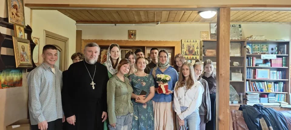 В день Святой Троицы на очередную встречу нашей молодёжной группы "ПроСвет" мы пригласили…