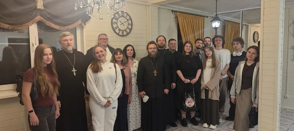 На следующий же день после возвращения с Валаама молодёжная группа "Гофер" собралась в…