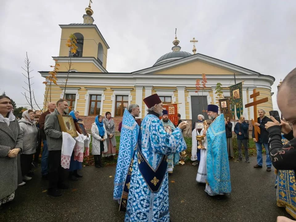 14 октября, в день Покрова Пресвятой Богородицы Божественную литургию и праздничный…
