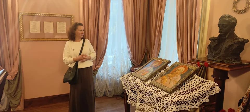 15 октября, в честь 212-летия со дня рождения поэта М